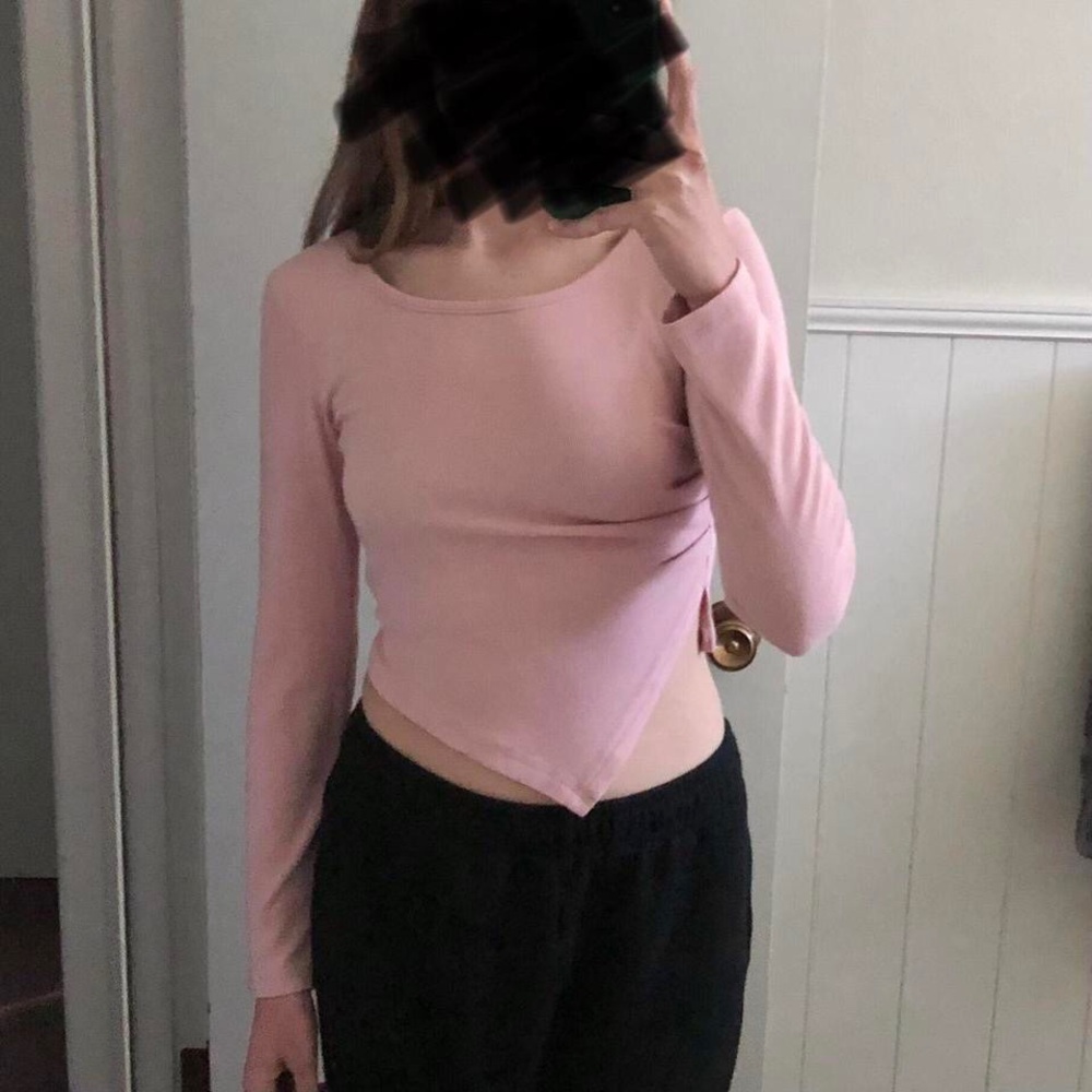 Baby pink long sleeve crop top with asymmetrical hem